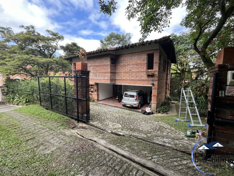 Casa-Finca disponible para Arriendo en Envigado Loma De Las Brujas Foto numero 1